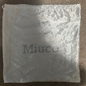 Miuco White Dust Bag